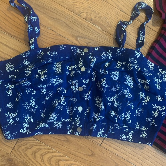 Crop top bundle 🌺 size: medium 🌷 - Picture 3 of 7